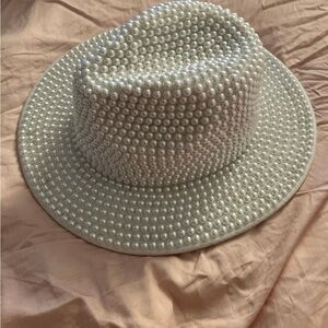 Women’s white/off white pearl hat.